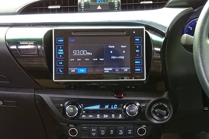 REVO 4WD 2019 2.8G AT DOUBLE CAB WHITE  4545 full
