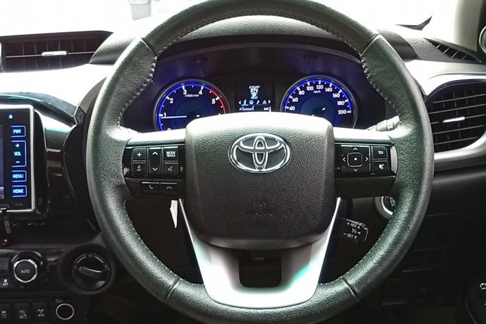 REVO 4WD 2019 2.8G AT DOUBLE CAB WHITE  4545 full