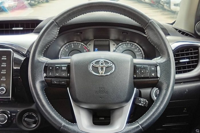REVO 4WD 2021 2.8G AT DOUBLE CAB WHITE  6558 full