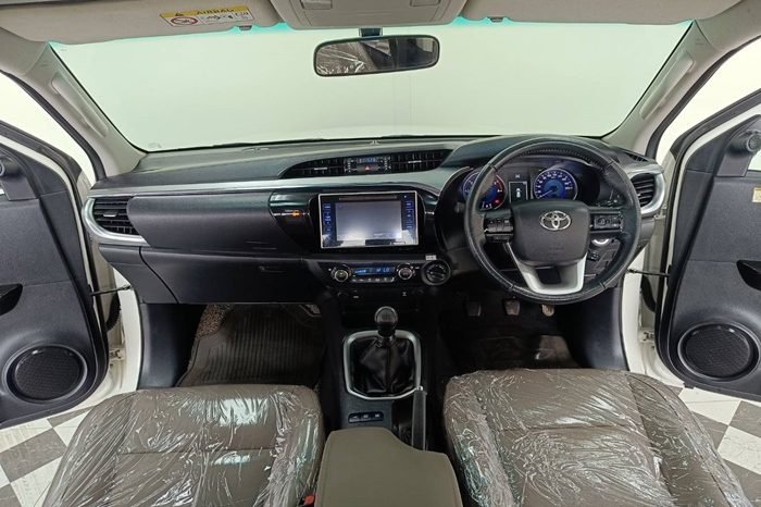 REVO 4WD 2015 2.8G MT DOUBLE CAB WHITE  1655 full