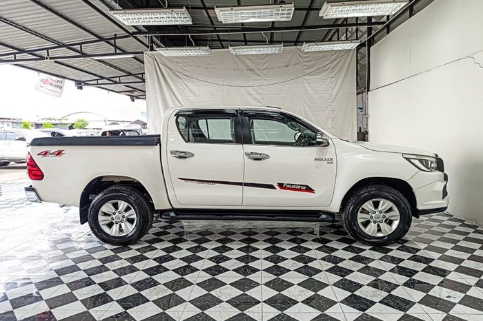 REVO 4WD 2015 2.8G MT DOUBLE CAB WHITE  1655 full
