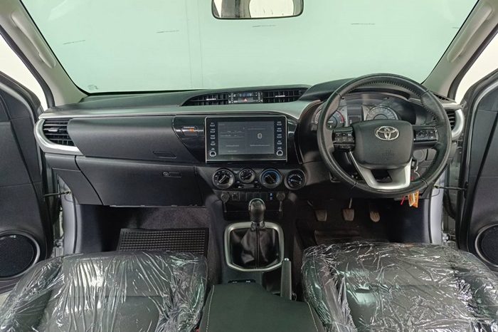 REVO 4WD 2021 2.4E MT SMART CAB SILVER  6391 full