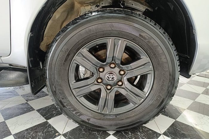 REVO 4WD 2021 2.4E MT SMART CAB SILVER  6391 full