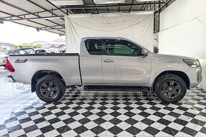 REVO 4WD 2021 2.4E MT SMART CAB SILVER  6391 full