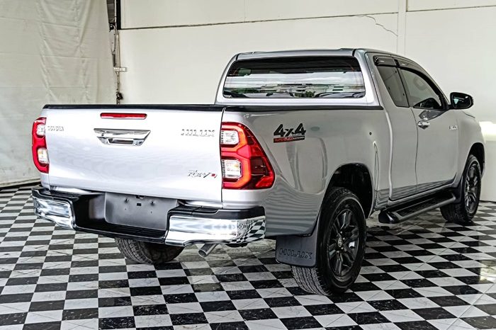 REVO 4WD 2021 2.4E MT SMART CAB SILVER  6391 full