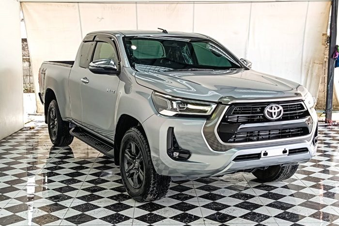 REVO 4WD 2021 2.4E MT SMART CAB SILVER  6391 full