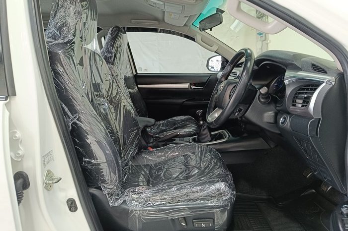 REVO 4WD 2020 2.8G MT DOUBLE CAB WHITE  2201 full