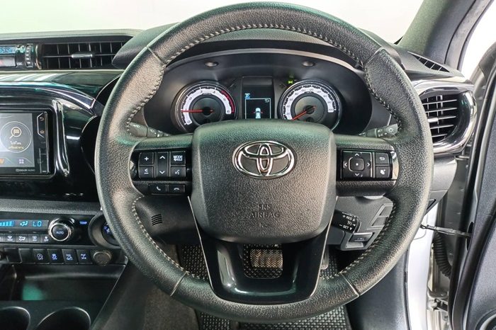 ROCCO 4WD 2020 2.8G AT DOUBLE CAB SILVER  7110 full