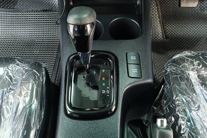 ROCCO 4WD 2020 2.8G AT DOUBLE CAB SILVER  7110 full