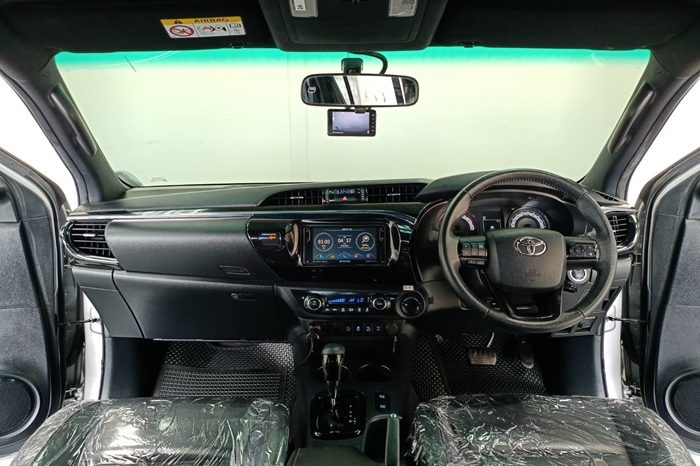 ROCCO 4WD 2020 2.8G AT DOUBLE CAB SILVER  7110 full