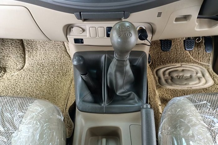 VIGO 4WD 2012 2.5E MT DOUBLE CAB WHITE  5263 full