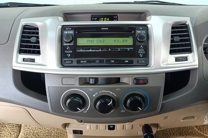VIGO 4WD 2012 2.5E MT DOUBLE CAB WHITE  5263 full