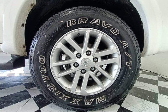 VIGO 4WD 2012 2.5E MT DOUBLE CAB WHITE  5263 full