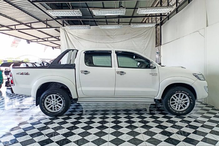 VIGO 4WD 2012 2.5E MT DOUBLE CAB WHITE  5263 full