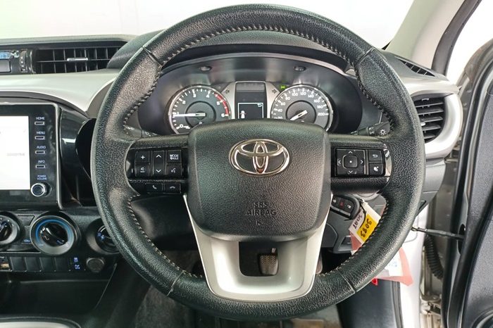 REVO 4WD 2021 2.4E MT SMART CAB SILVER  6393 full