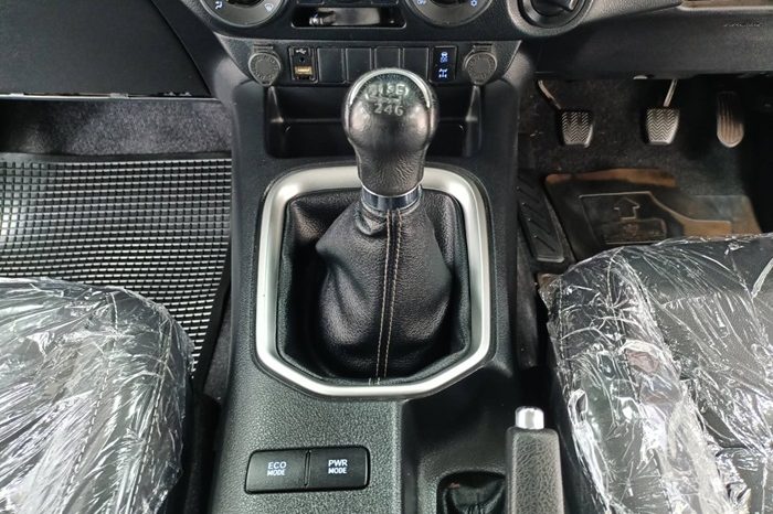 REVO 4WD 2021 2.4E MT SMART CAB SILVER  6393 full