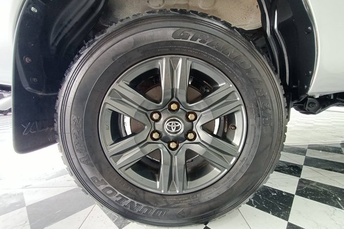 REVO 4WD 2021 2.4E MT SMART CAB SILVER  6393 full