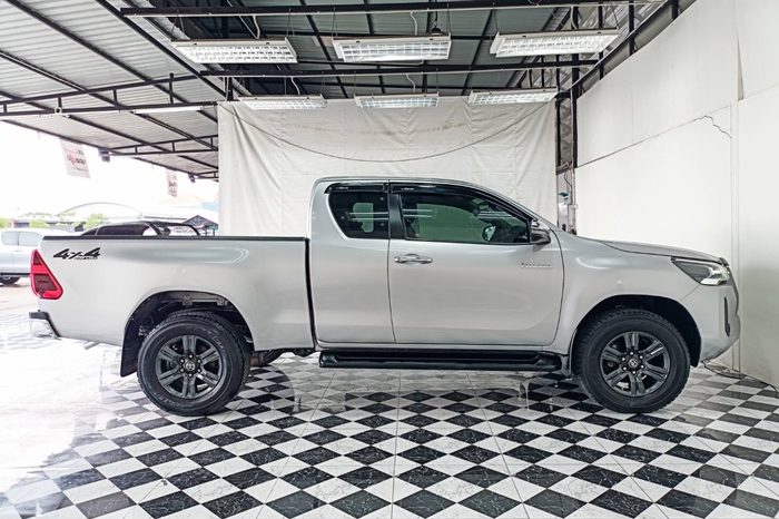 REVO 4WD 2021 2.4E MT SMART CAB SILVER  6393 full