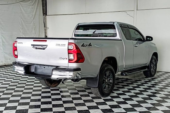 REVO 4WD 2021 2.4E MT SMART CAB SILVER  6393 full