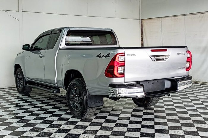 REVO 4WD 2021 2.4E MT SMART CAB SILVER  6393 full