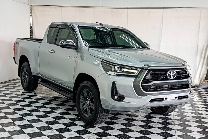 REVO 4WD 2021 2.4E MT SMART CAB SILVER  6393 full