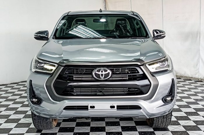 REVO 4WD 2021 2.4E MT SMART CAB SILVER  6393 full