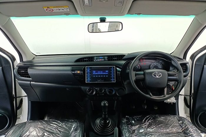 REVO 2WD 2019 2.4E MT SMART CAB WHITE  5196 full