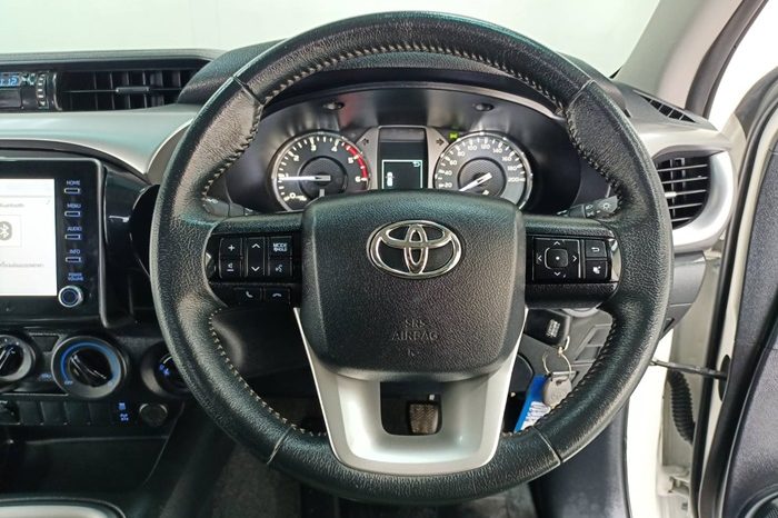 REVO 4WD 2022 2.4E MT DOUBLE CAB WHITE  7275 full