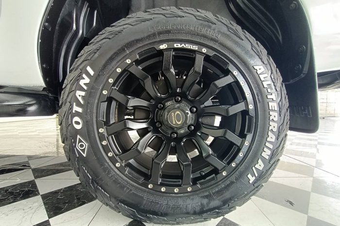 REVO 4WD 2022 2.4E MT DOUBLE CAB WHITE  7275 full