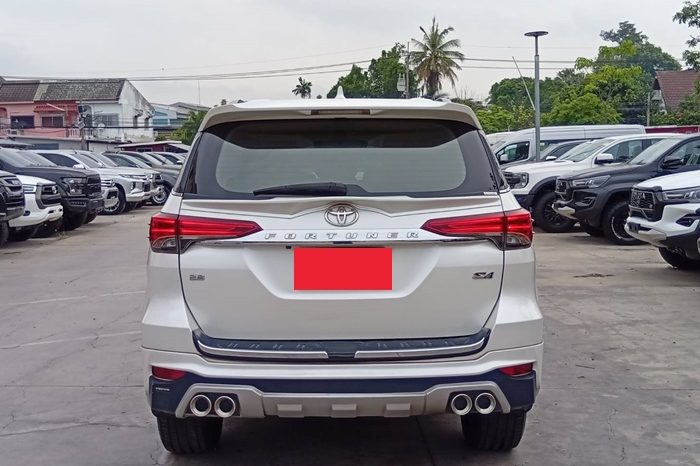 TOYOTA 4WD 2014 2.8V AT FORTUNER WHITE  3288 full