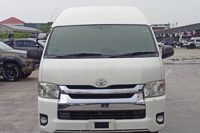 TOYOTA 2WD 2018 3.0 MT COMMUTER WHITE  3011 full
