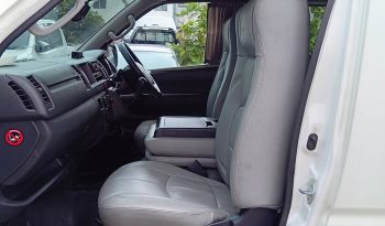 TOYOTA 2WD 2018 3.0 MT COMMUTER WHITE  3011 full