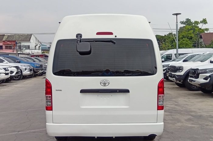 TOYOTA 2WD 2018 3.0 MT COMMUTER WHITE  3011 full