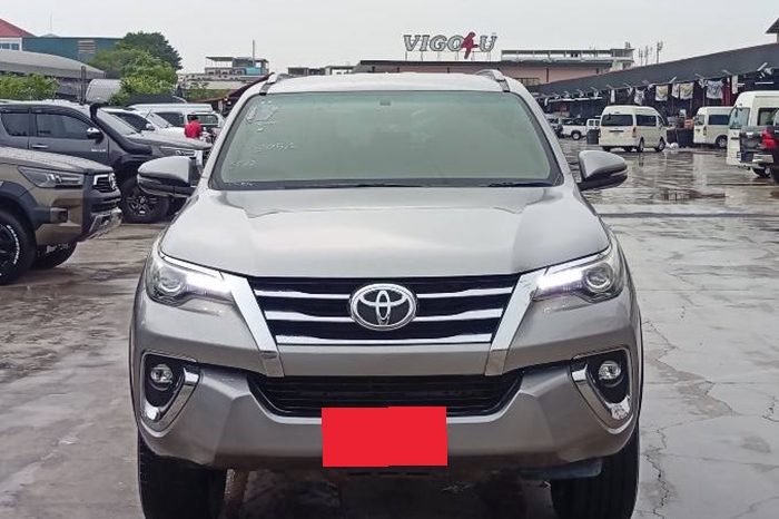 TOYOTA 4WD 2018 2.4V AT FORTUNER SILVER  7679 full