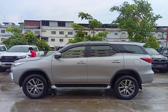 TOYOTA 4WD 2018 2.4V AT FORTUNER SILVER  7679 full