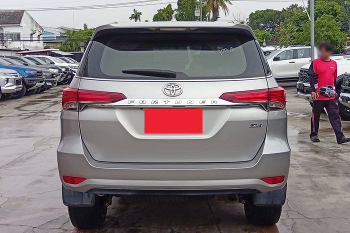 TOYOTA 4WD 2018 2.4V AT FORTUNER SILVER  7679 full