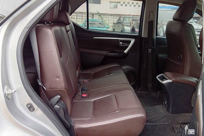 TOYOTA 4WD 2018 2.4V AT FORTUNER SILVER  7679 full