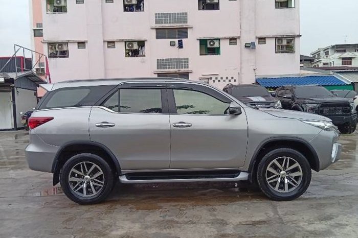 TOYOTA 4WD 2018 2.4V AT FORTUNER SILVER  7679 full