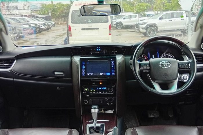 TOYOTA 4WD 2018 2.4V AT FORTUNER SILVER  7679 full