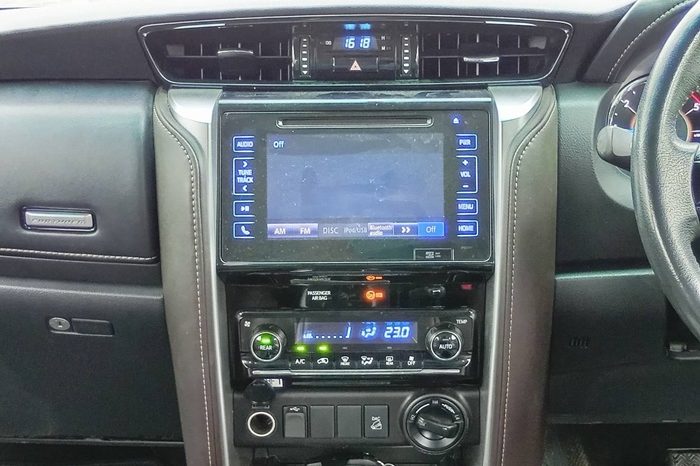 TOYOTA 4WD 2018 2.4V AT FORTUNER SILVER  7679 full