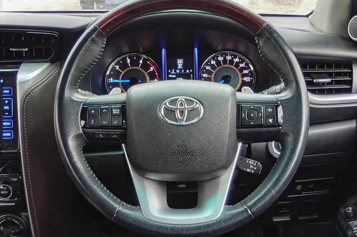 TOYOTA 4WD 2018 2.4V AT FORTUNER SILVER  7679 full