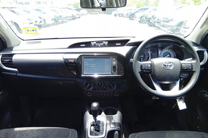 REVO PRE 2020 2.4E AT SMART CAB WHITE  2049 full