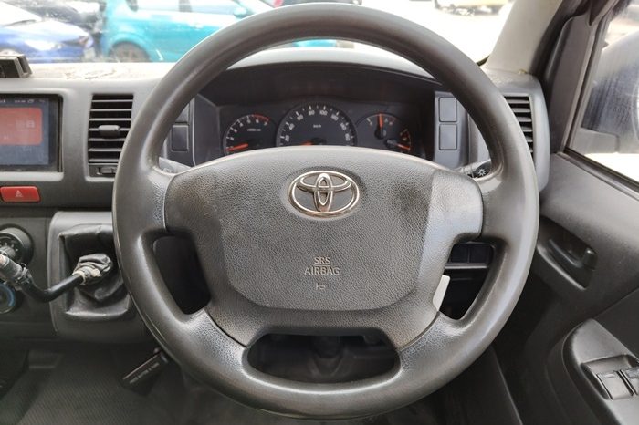 TOYOTA 2WD 2018 2.7 MT COMMUTER WHITE  1660 full