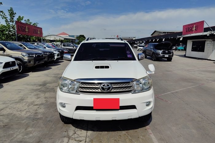 TOYOTA 4WD 2011 3.0V AT FORTUNER WHITE  1948 full