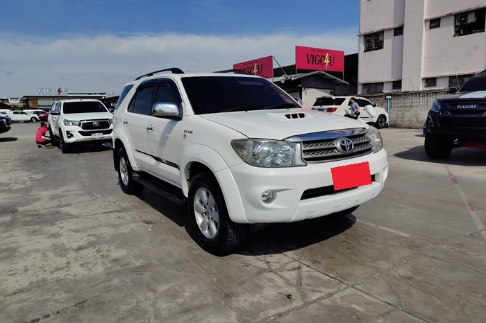 TOYOTA 4WD 2011 3.0V AT FORTUNER WHITE  1948 full