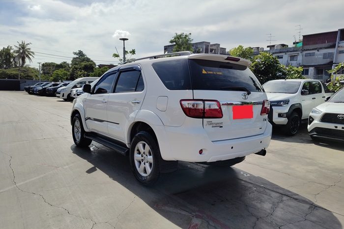 TOYOTA 4WD 2011 3.0V AT FORTUNER WHITE  1948 full