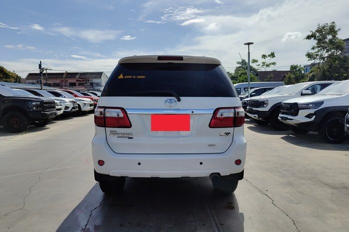 TOYOTA 4WD 2011 3.0V AT FORTUNER WHITE  1948 full