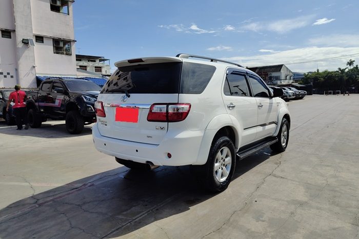 TOYOTA 4WD 2011 3.0V AT FORTUNER WHITE  1948 full