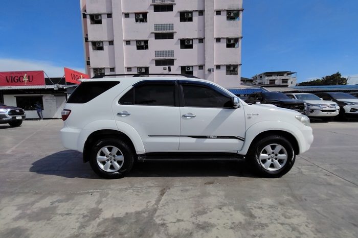 TOYOTA 4WD 2011 3.0V AT FORTUNER WHITE  1948 full