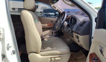 TOYOTA 4WD 2011 3.0V AT FORTUNER WHITE  1948 full